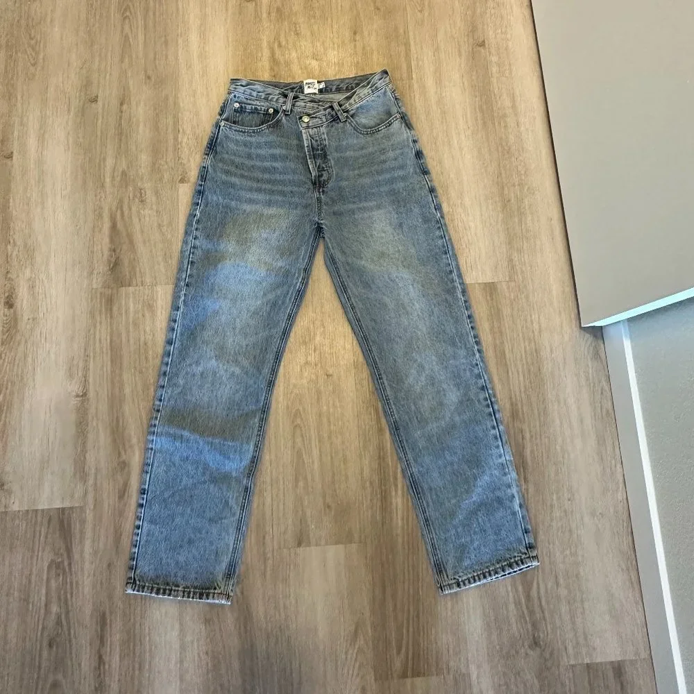 Princess Polly Mid Rise  Holly Asymmetric Straight Leg Jean Light Wash Denim - Picture 3 of 5